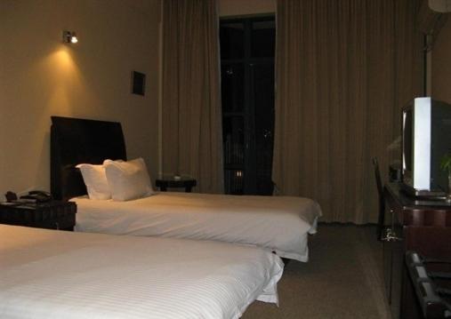 Baolong Homelike Hotel - Wusong Branch Shanghai Room photo